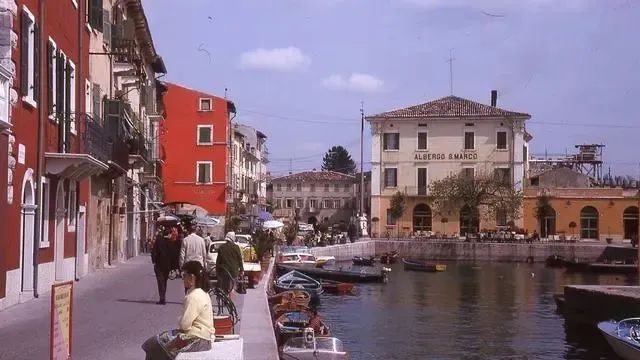 欧洲六七十年代时尚-欧洲时尚之都是哪个城市(图5) 欧洲六七十年代时尚_欧洲时尚之都是哪个城市_欧洲时尚杂志