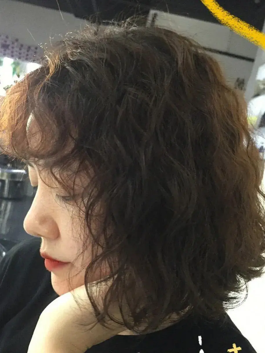 短发卷发时尚发型图片女_短发卷发2020年最新款_时尚短发发型图片2024卷发