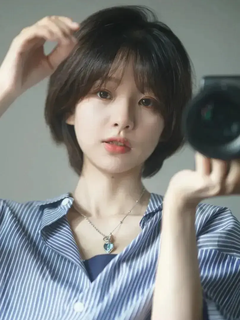 时尚短发发型图片2024卷发_短发卷发2020年最新款_短发卷发时尚发型图片女