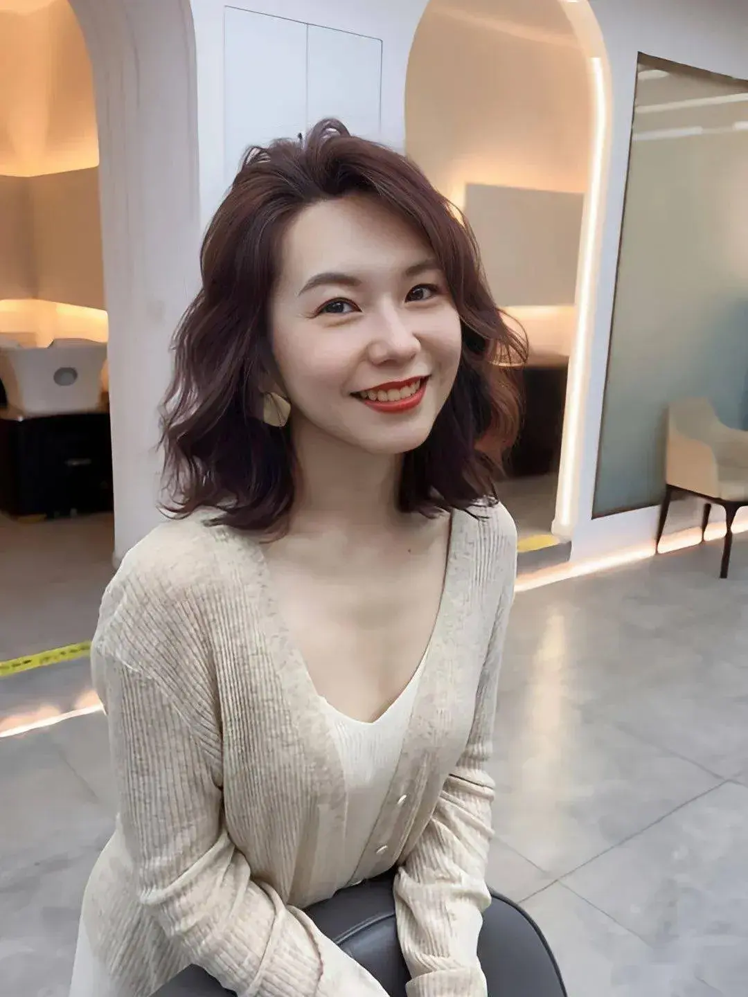 短发卷发2020年最新款_时尚短发发型图片2024卷发_短发卷发时尚发型图片女