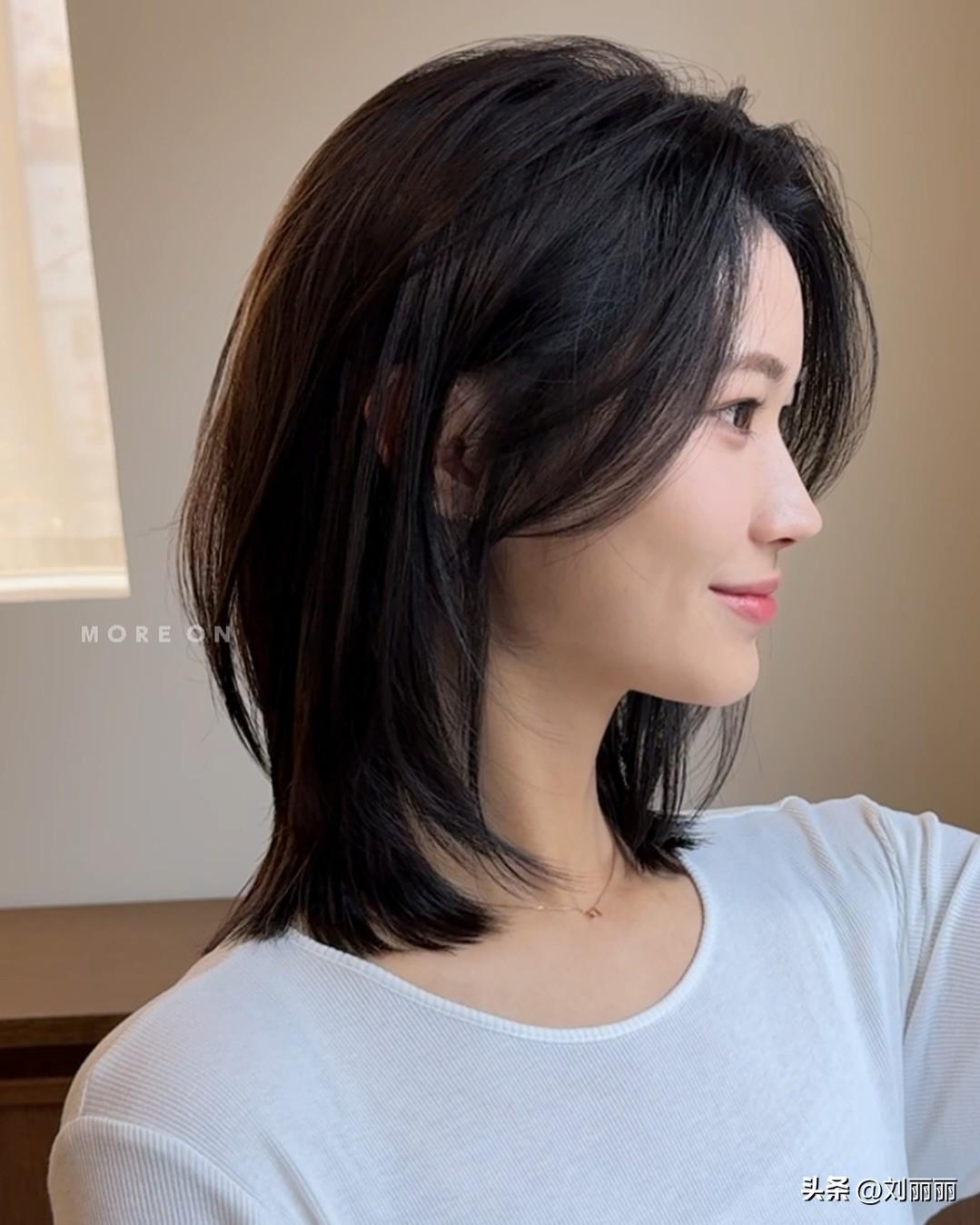 短发卷发时尚发型图片女_时尚短发发型图片2024卷发_短发卷发2020年最新款