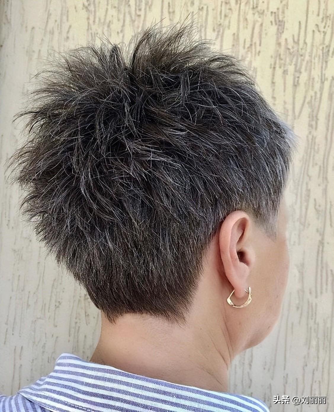 时尚短发发型图片2024卷发_短发卷发时尚发型图片女_短发卷发2020年最新款