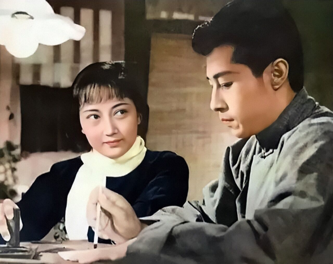 短发搭配时尚秋装_短发搭配时尚秋装好看吗_短发搭配时尚秋装图片