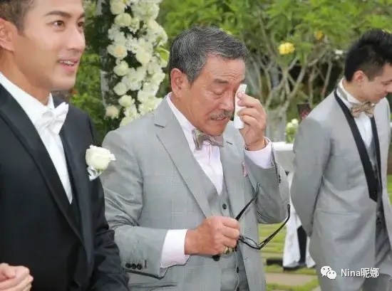 时尚男士唐装-男士时尚唐装搭配图片(图1) 男士时尚唐装搭配图片_时尚男士唐装_男士时尚唐装结婚穿搭图片