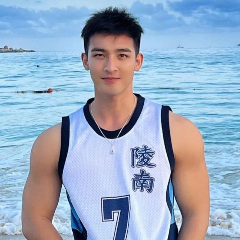 2024时尚男生发型-男生时尚发型图片短发(图3) 男生时尚发型图片短发_男生时尚发型有哪些_2024时尚男生发型