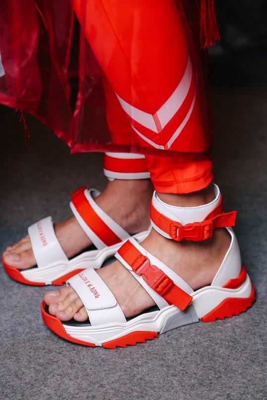 时尚潮流皮鞋-潮流皮鞋有哪些牌子(图15) 时尚潮流皮鞋_皮鞋流行款式_潮流皮鞋有哪些牌子