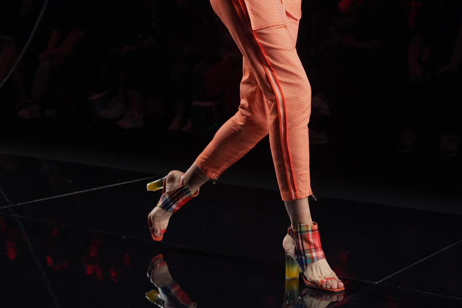 时尚潮流皮鞋-潮流皮鞋有哪些牌子(图10) 皮鞋流行款式_时尚潮流皮鞋_潮流皮鞋有哪些牌子