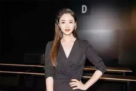 时尚胖女孩-2020胖女孩时尚发型(图4) 胖女人时尚_2020胖女孩时尚发型_时尚胖女孩