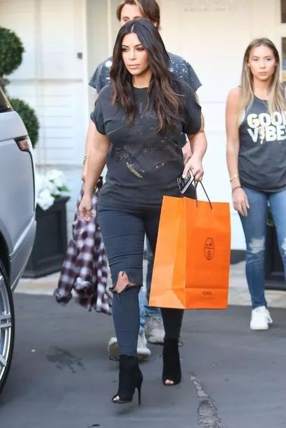 时尚胖女孩-2020胖女孩时尚发型(图56) 胖女人时尚_时尚胖女孩_2020胖女孩时尚发型