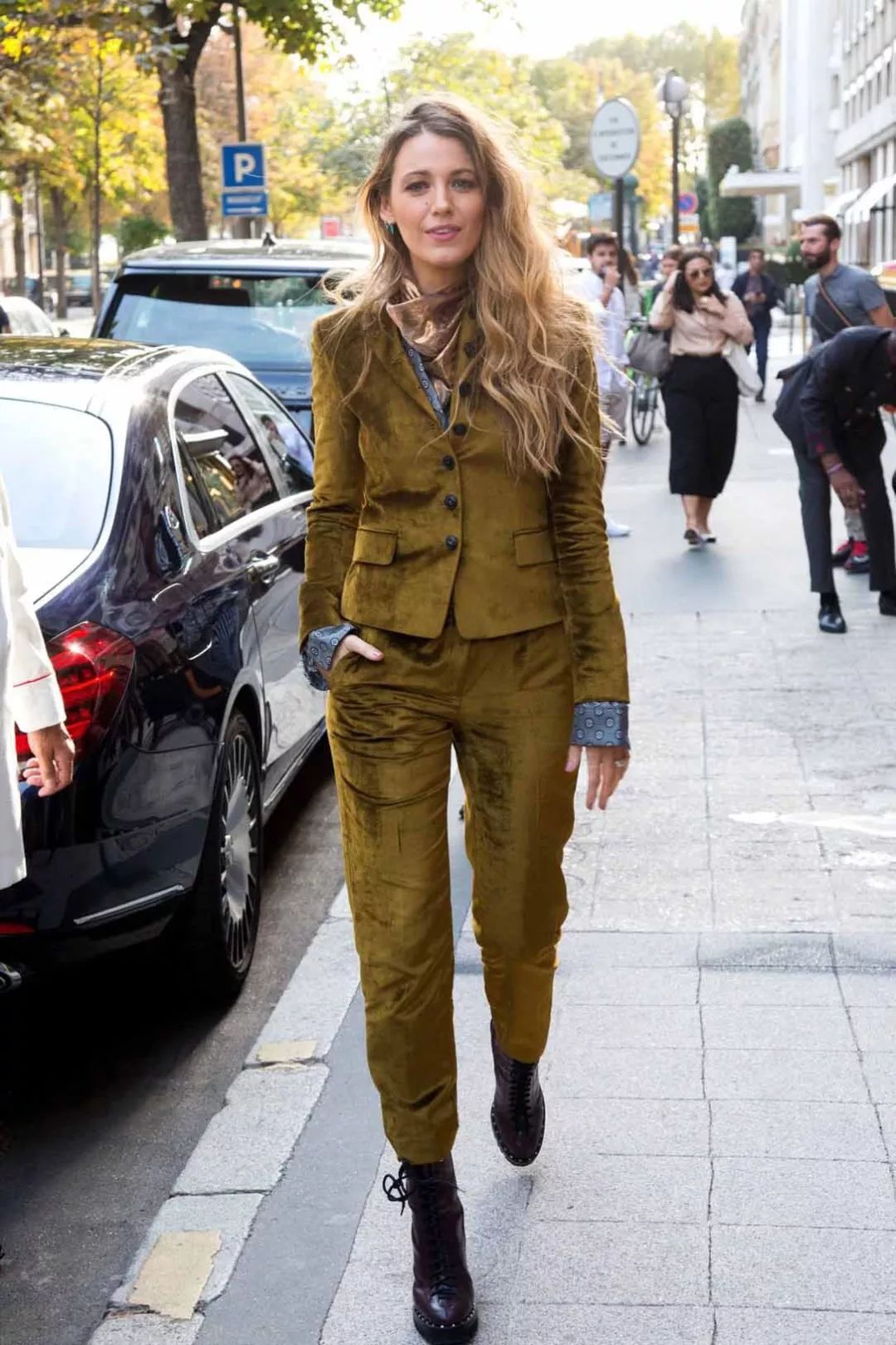 时尚胖女孩-2020胖女孩时尚发型(图66) 胖女人时尚_2020胖女孩时尚发型_时尚胖女孩