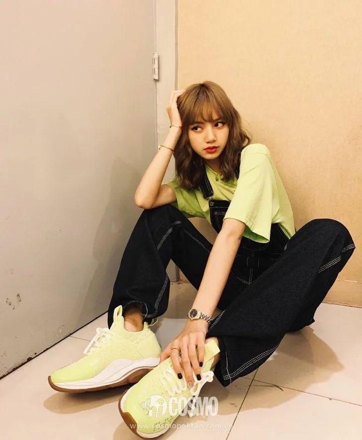 穿背带裤扎什么头发好看学生_穿背带裤上学_学生气背带裤如何穿才时尚