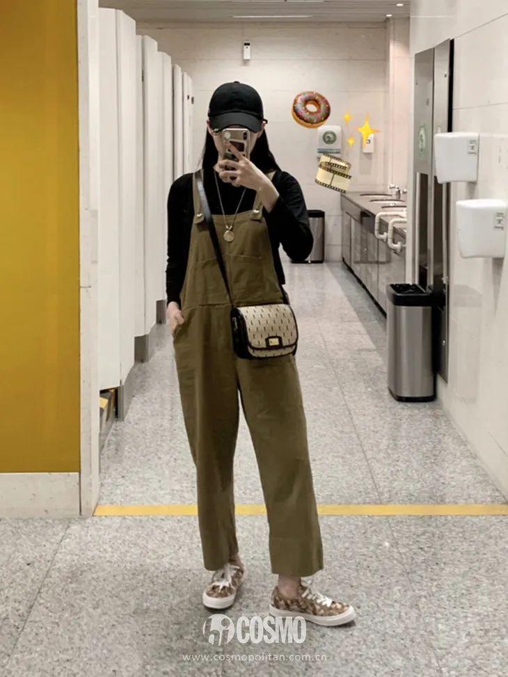 穿背带裤上学_穿背带裤扎什么头发好看学生_学生气背带裤如何穿才时尚