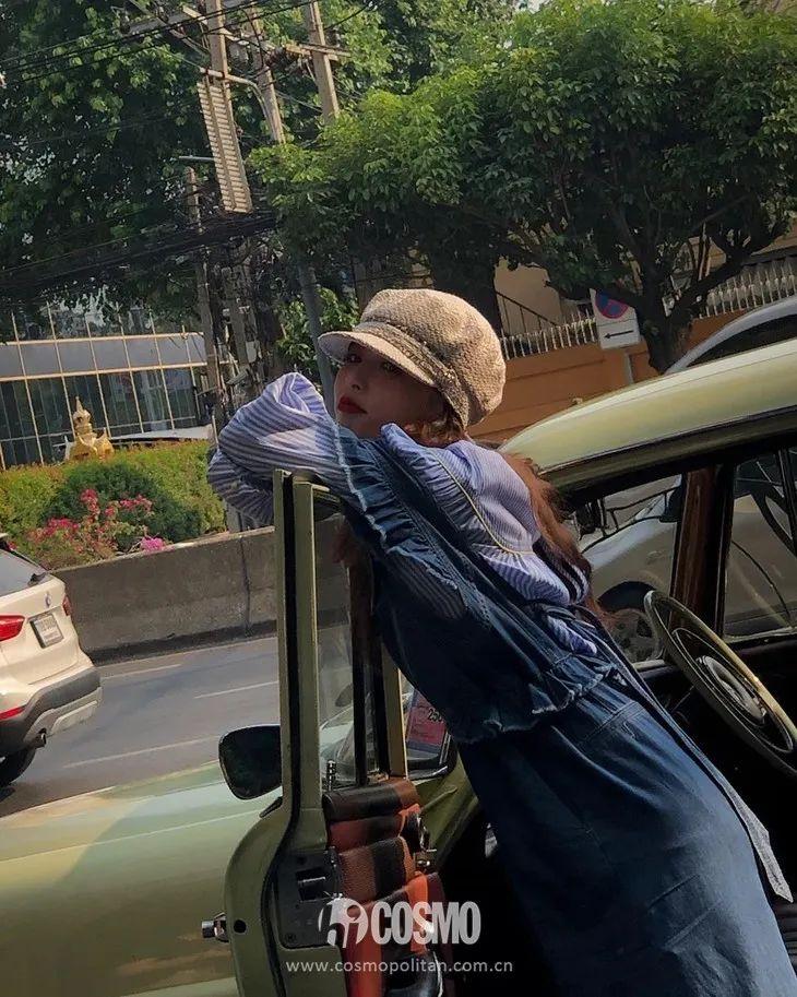 穿背带裤扎什么头发好看学生_穿背带裤上学_学生气背带裤如何穿才时尚