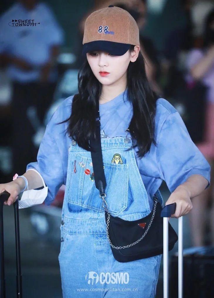 学生气背带裤如何穿才时尚_穿背带裤上学_穿背带裤扎什么头发好看学生