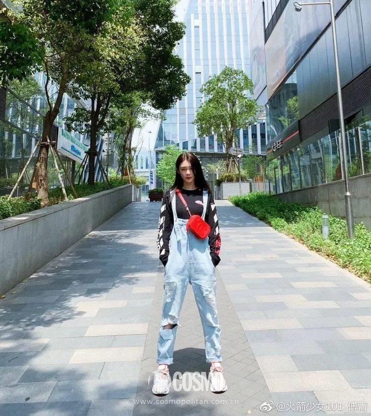 学生气背带裤如何穿才时尚_穿背带裤上学_穿背带裤扎什么头发好看学生