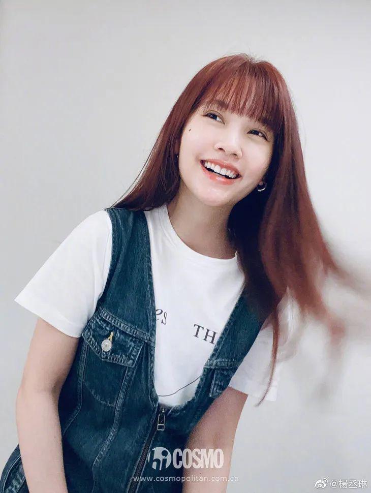 学生气背带裤如何穿才时尚_穿背带裤扎什么头发好看学生_穿背带裤上学