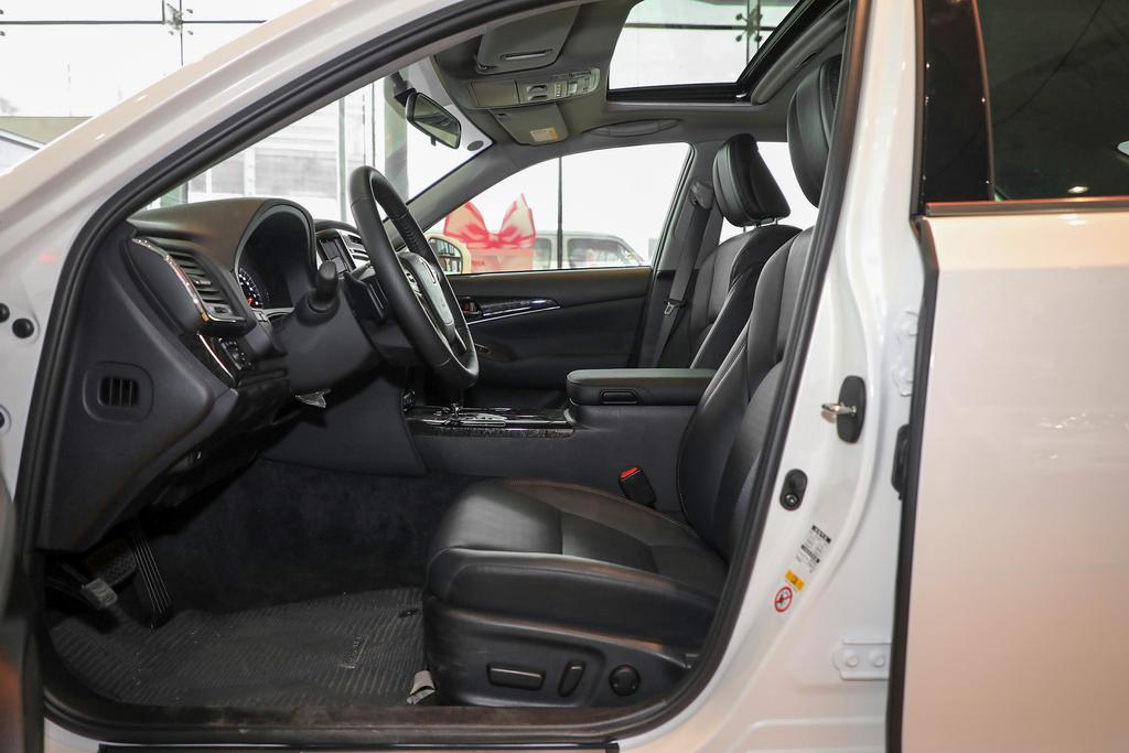 皇冠时尚版与运动版-皇冠运动版最新款多少钱(图11) 皇冠时尚版与运动版_皇冠运动版最新款多少钱_皇冠时尚限量版