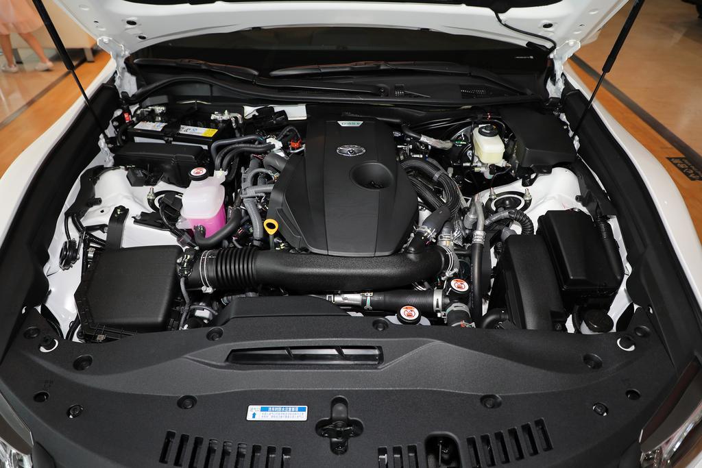 皇冠时尚版与运动版-皇冠运动版最新款多少钱(图13) 皇冠运动版最新款多少钱_皇冠时尚限量版_皇冠时尚版与运动版