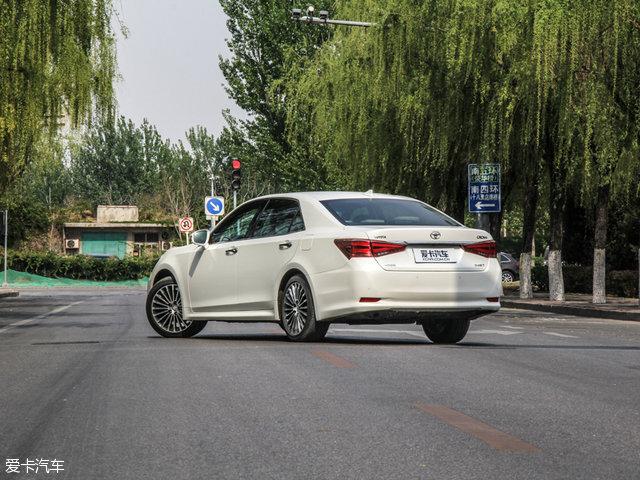 皇冠时尚版与运动版-皇冠运动版最新款多少钱(图4) 皇冠时尚限量版_皇冠时尚版与运动版_皇冠运动版最新款多少钱