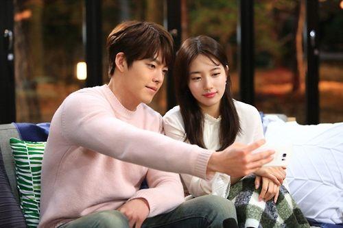 学生气背带裤如何穿才时尚_穿背带裤上学_穿背带裤配什么头型学生