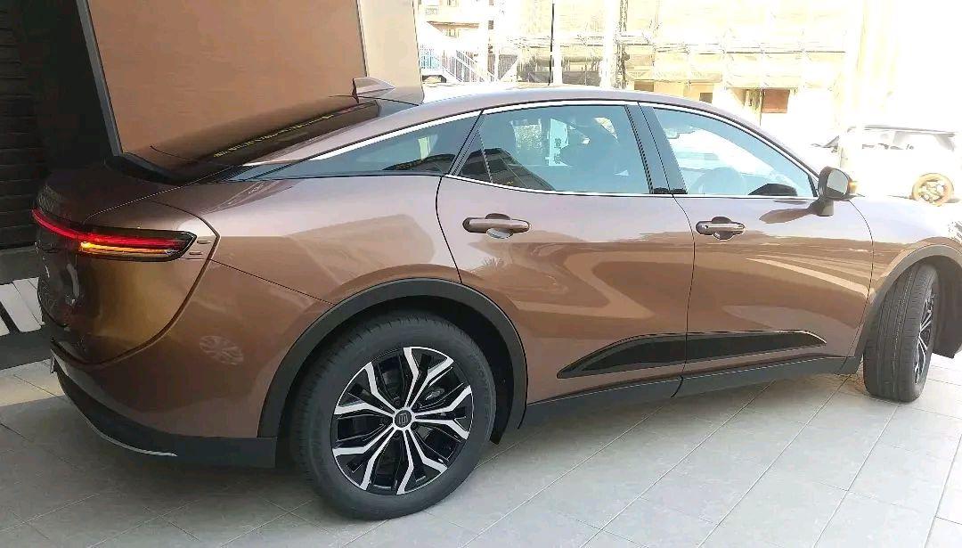 皇冠2020运动版_皇冠时尚版与运动版_皇冠运动版最新款多少钱