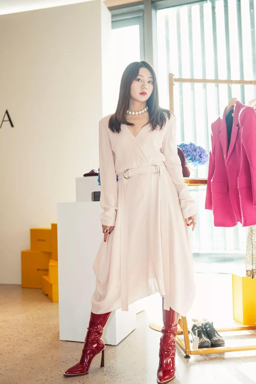 白领丽人是什么牌子_白领丽人服装品牌_时尚白领丽人