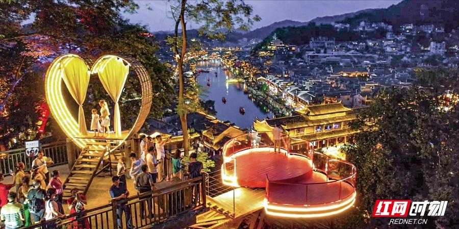 红石林旅游攻略-石林红色旅游景点介绍(图11) 石林红色旅游景点介绍_红石林景区有什么_红石林旅游攻略