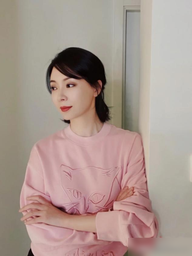 短发时尚发型女_时尚洋气短发图片_短发时尚洋气图片女