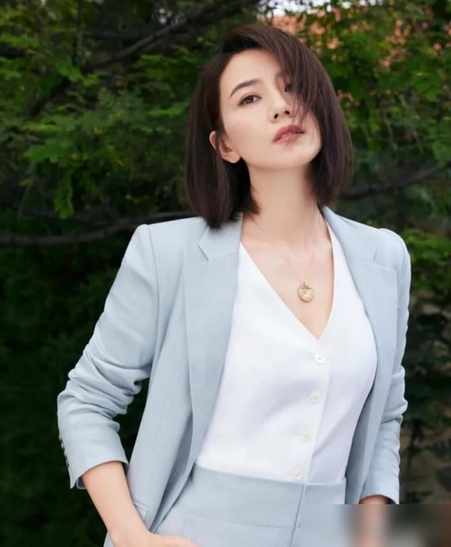 短发时尚洋气图片女_时尚洋气短发图片_短发时尚发型女