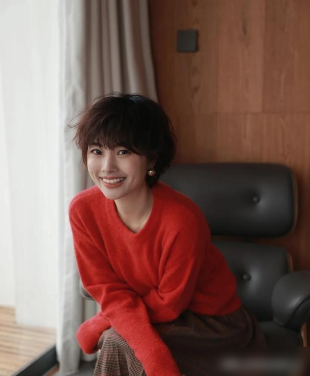 短发时尚发型女_时尚洋气短发图片_短发时尚洋气图片女