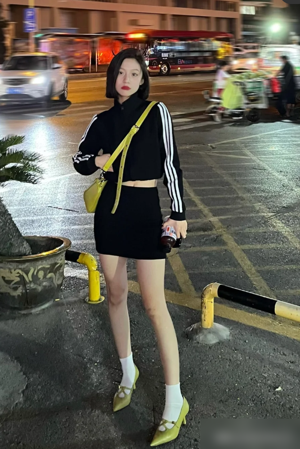 连裤袜配什么鞋子时尚_2020最时尚鞋袜搭配_鞋袜配什么裤子好看