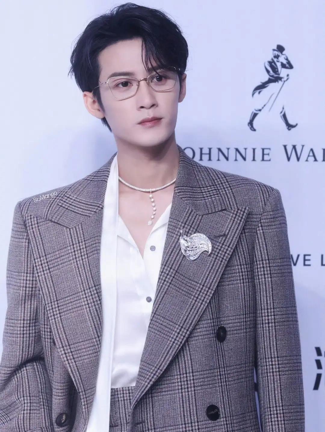 时尚盛典白敬亭_白敬亭时尚大片_白敬亭品质盛典