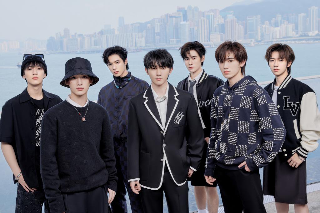 时尚盛典白敬亭_白敬亭时尚芭莎红毯_白敬亭活动现场