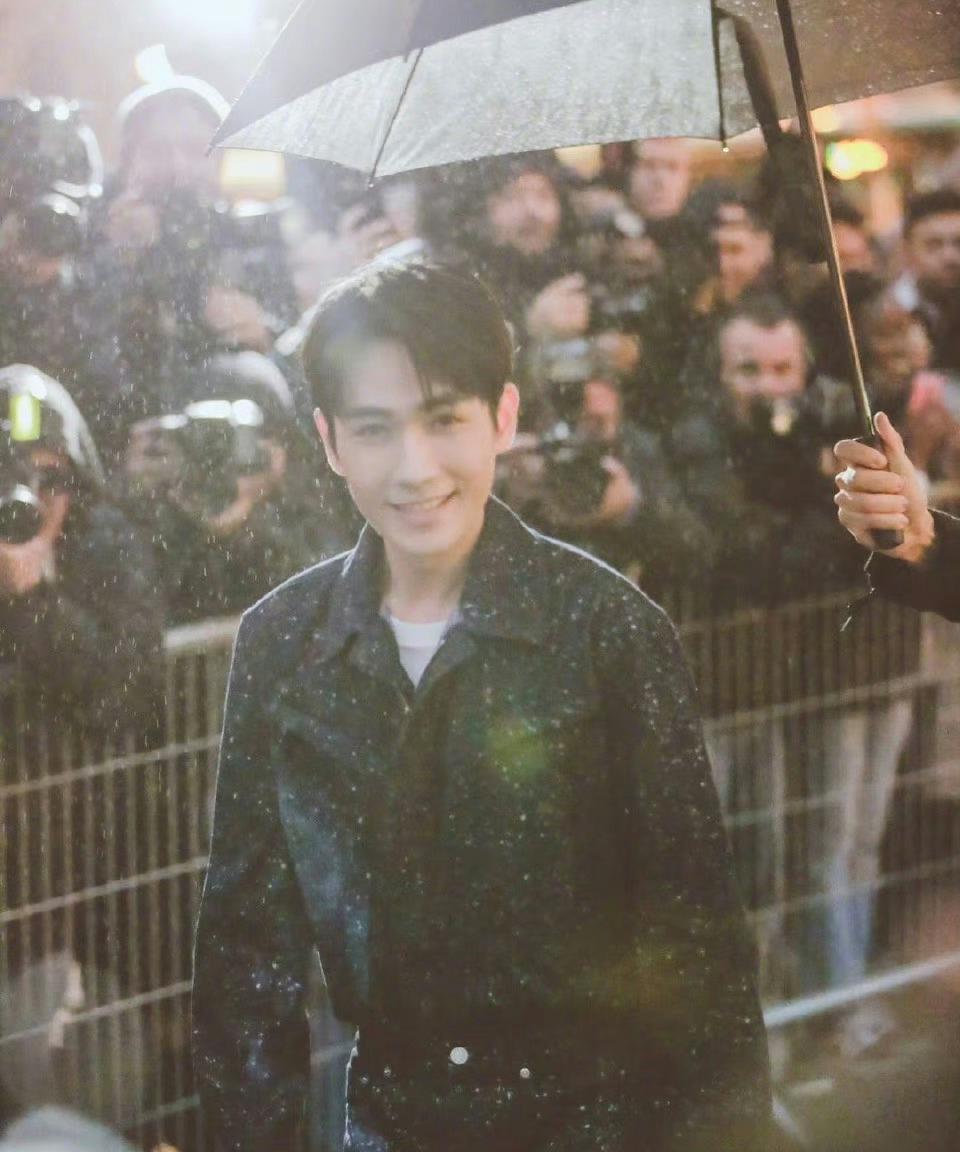 白敬亭活动现场_时尚盛典白敬亭_白敬亭时尚芭莎红毯