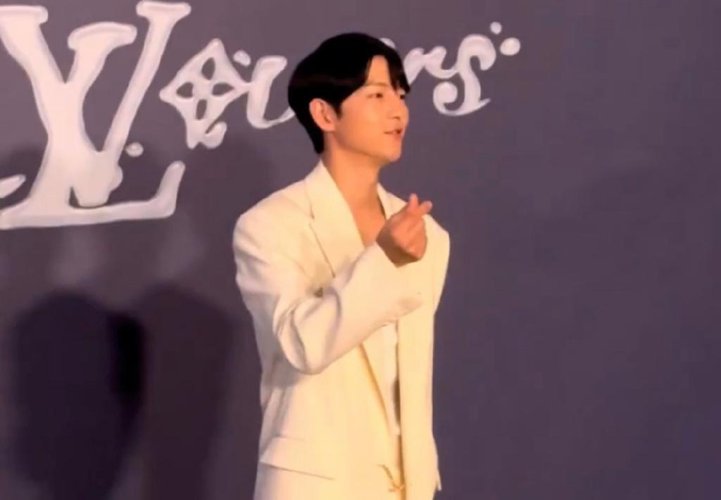 白敬亭活动现场_白敬亭时尚芭莎红毯_时尚盛典白敬亭