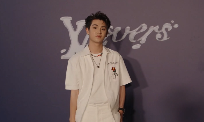 白敬亭时尚芭莎红毯_时尚盛典白敬亭_白敬亭活动现场