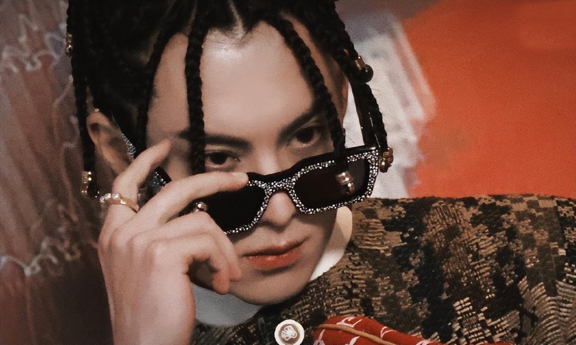 白敬亭活动现场_时尚盛典白敬亭_白敬亭时尚芭莎红毯