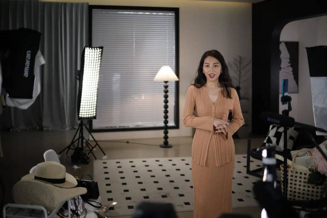 深圳时尚货架-深圳市时尚货架有限公司(图3) 深圳时尚货架_深圳货架制_深圳市时尚货架有限公司