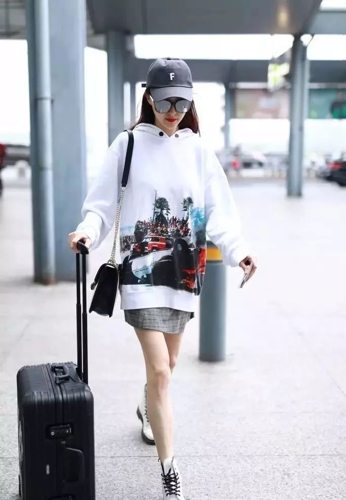 卡通图案卫衣时尚-卡通服装效果图(图16) 卡通服装效果图_卡通服装图片手绘_卡通图案卫衣时尚