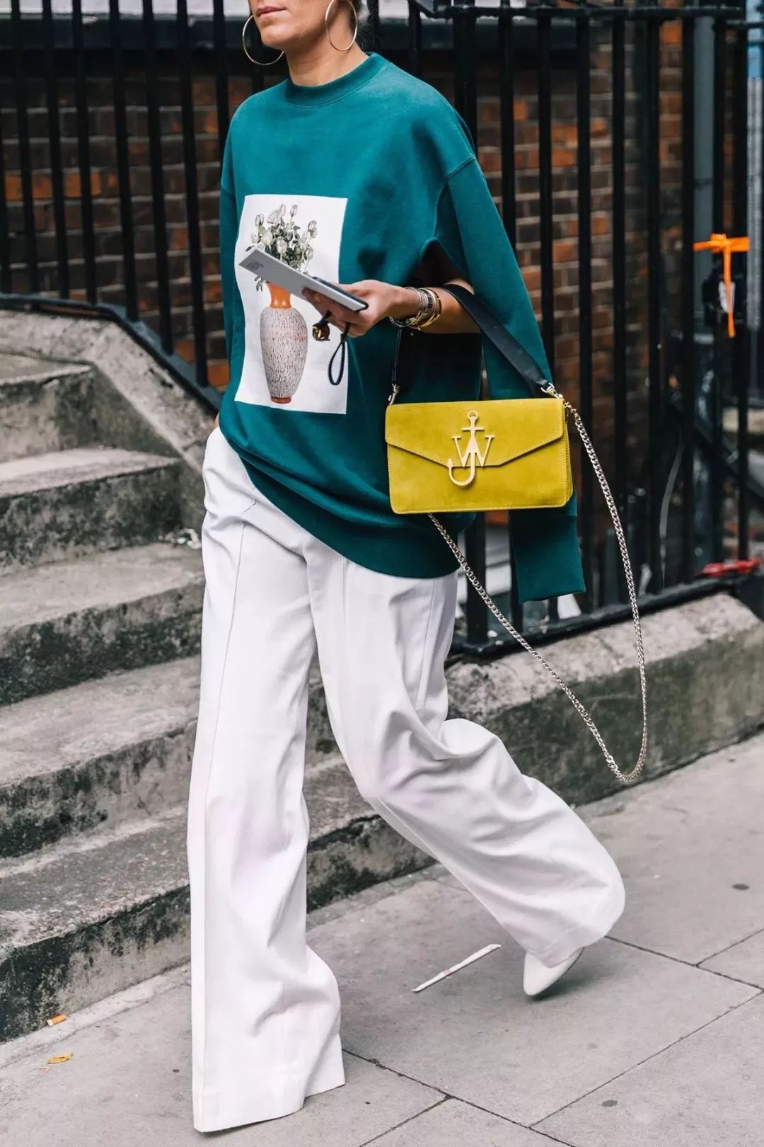 卡通图案卫衣时尚-卡通服装效果图(图32) 卡通服装效果图_卡通图案卫衣时尚_卡通服装图片手绘