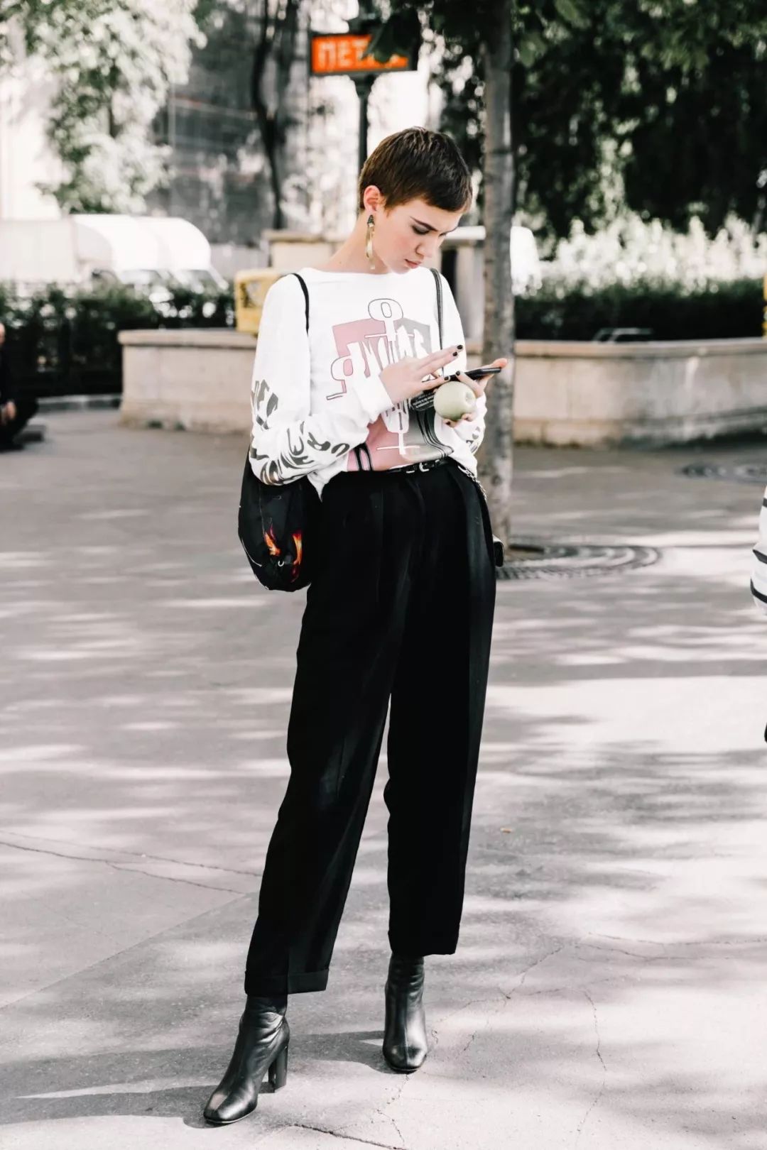 卡通图案卫衣时尚-卡通服装效果图(图34) 卡通服装效果图_卡通图案卫衣时尚_卡通服装图片手绘