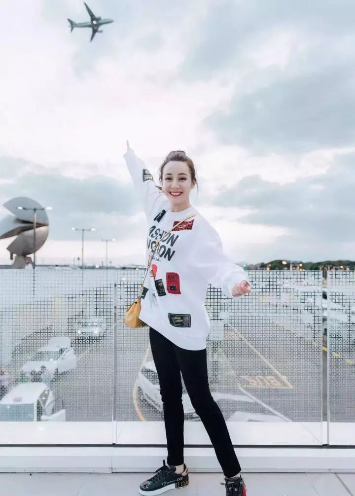 卡通图案卫衣时尚-卡通服装效果图(图40) 卡通服装效果图_卡通图案卫衣时尚_卡通服装图片手绘