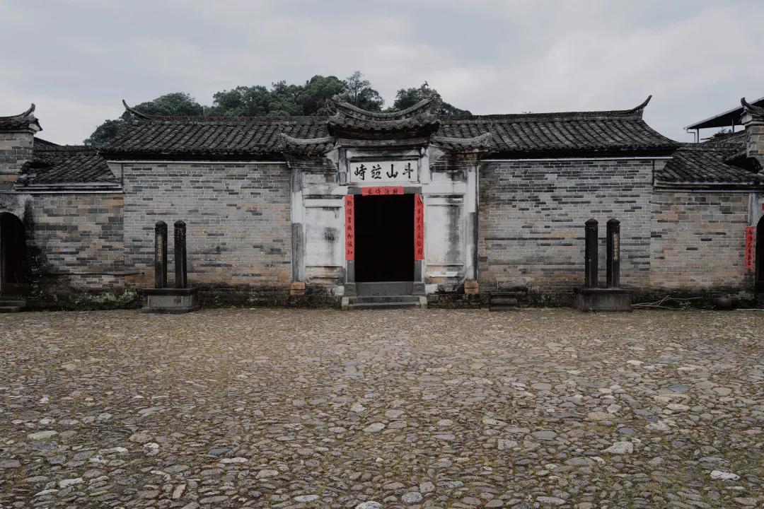 龙岩的山_龙岩冠豸山旅游攻略_龙岩山国家森林公园