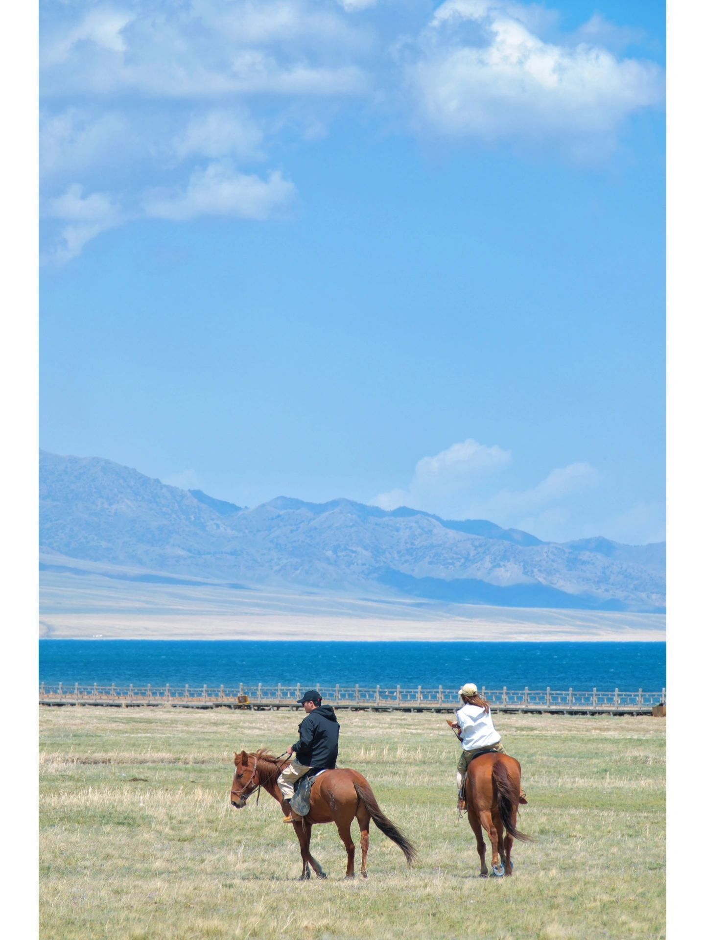 赛里木湖旅游攻略_赛里木湖旅拍_游览赛里木湖