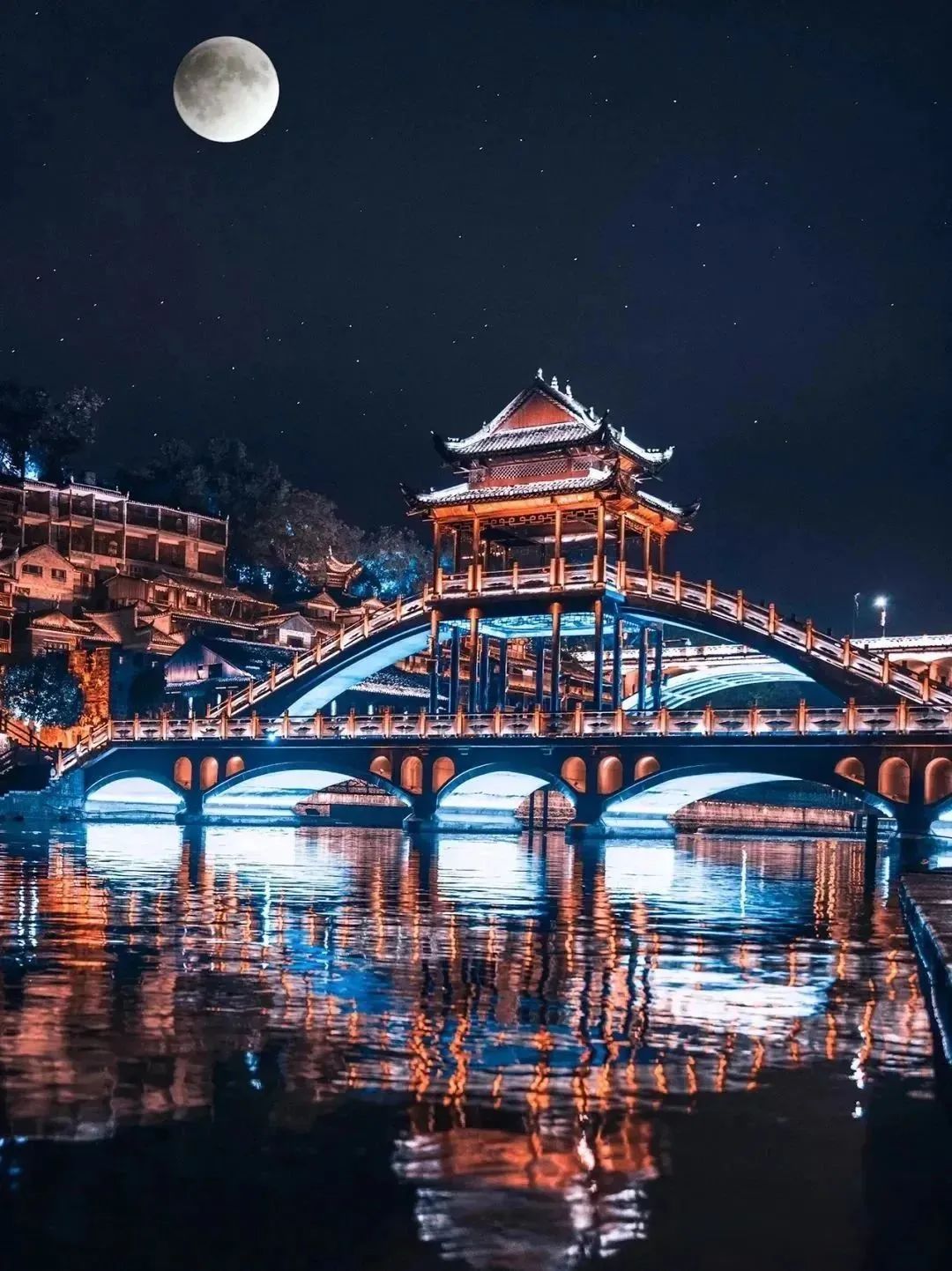 长沙凤凰古城旅游攻略_长沙旅游攻略景点必去凤凰古城_长沙至凤凰旅游攻略