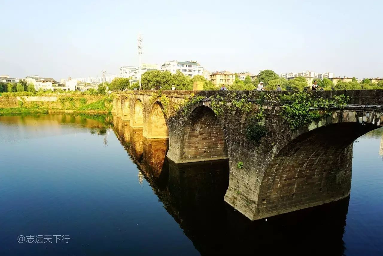 屯溪老街美食攻略_屯溪老街旅游攻略小吃_屯溪老街长什么样